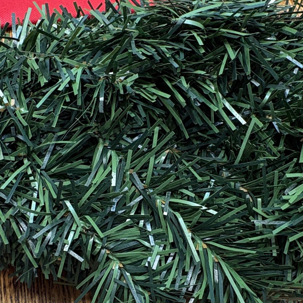 Ashland Festive Green Garland lot of 2 - 9ft / 2.7M - Picture 4 of 4